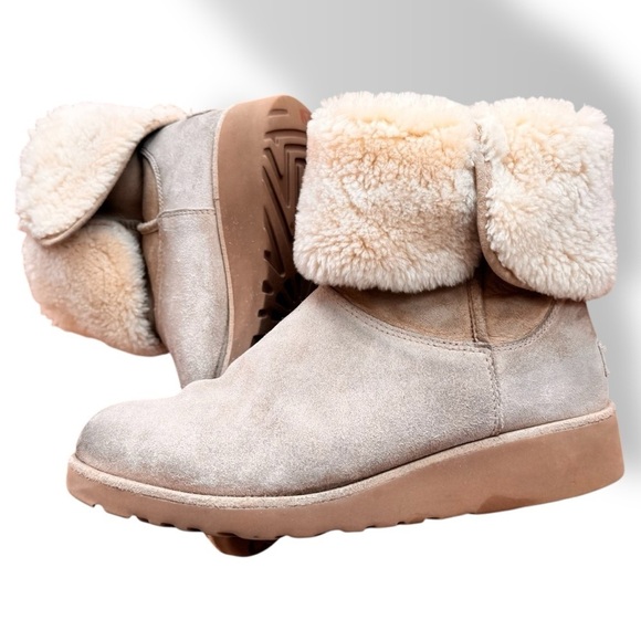 UGG Amie Women's Classic Slim Short Boots 1013428 foldover Uggs sheepskin 8.5 - Picture 1 of 15